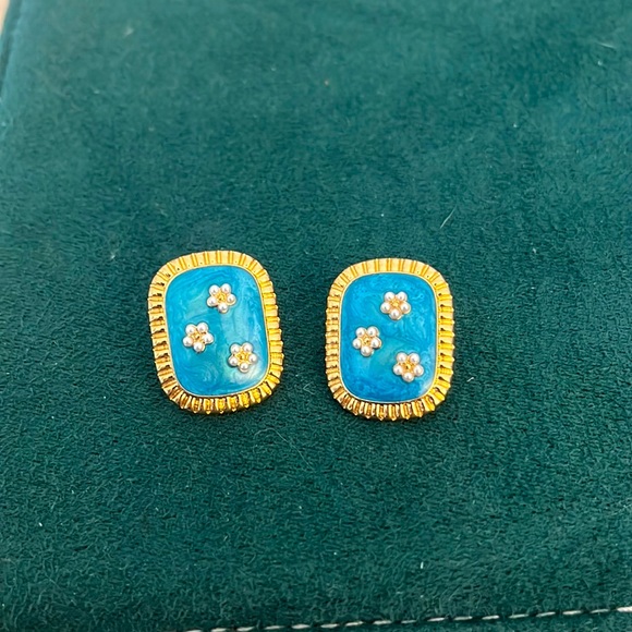 🌸Vintage style enamel pearl Floral Earrings - Picture 4 of 4